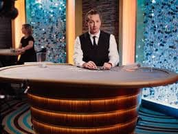 Hot Pot live-dealer table with multi-camera setup on mobile phone display